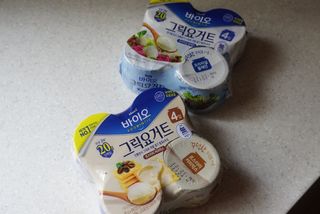 매일바이오 그릭요거트 오리지널 플레인 4개, 로스터리 커피믹스 4개 — 5점을 준 리뷰어가 2021년 12월 올린 사용 사진