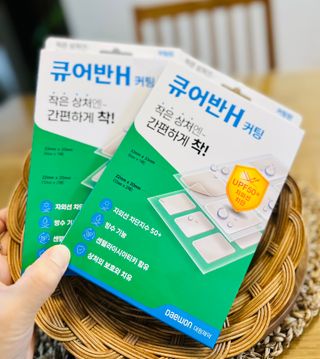 [큐어반H 커팅] 간편하게 떼서 쓰는 자외선차단 습윤밴드 (1팩/30매입) — 5점을 준 리뷰어가 2022년 12월 올린 사용 사진