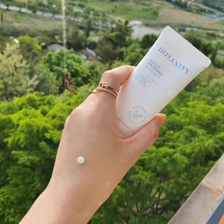 보타니티 촉촉수분자차 아쿠아핏 선 에센스 50ml + 보송톤업자차 징크 선 로션 50ml SPF50+ PA++++ (4/25) — 5점을 준 리뷰어가 2022년 5월 올린 사용 사진