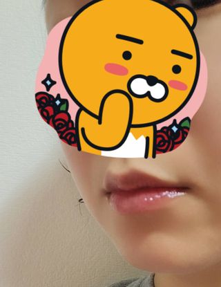 [후르디아] 올리브영 착한보습 비건 립버터 2종 — 5점을 준 리뷰어가 2023년 1월 올린 사용 사진