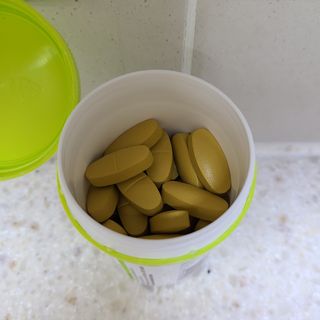 Swisse 스위스 고함량 밀크씨슬 35,000mg 60정 — 5점을 준 리뷰어가 2021년 11월 올린 사용 사진