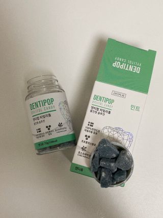 작심연구소 구취제거+충치예방+치아화이트닝 마법의 캔디 덴티팝3종(맛 랜덤 발송) — 5점을 준 리뷰어가 2022년 5월 올린 사용 사진