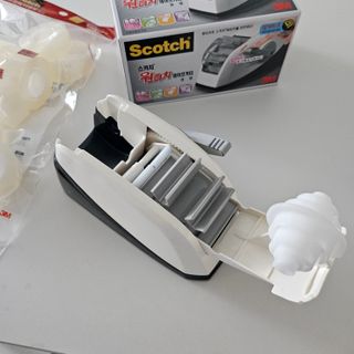 3M 스카치 원터치 테이프 디스펜서 커터기 오렌지/블랙 + 초강력 다용도 테이프 8매 — 5점을 준 리뷰어가 2024년 4월 올린 사용 사진