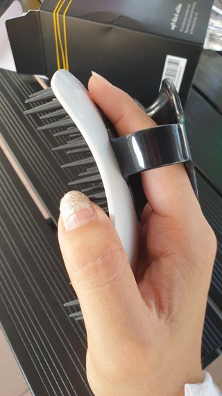 온가족 시원한샴푸 깨끗한두피 샴푸브러쉬 두피스케일링 히트팡블랙에디션 — 5점을 준 리뷰어가 2021년 8월 올린 사용 사진