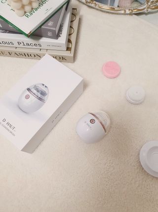 디하우트 랩 디하우트랩 클렌징 피부관리기 진동클렌저 실리콘+2종 인조모 브러시 — 5점을 준 리뷰어가 2021년 12월 올린 사용 사진