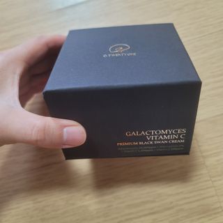 오투에니원 갈락토미세스 비타민 C 프리미엄 블랙스완 크림 50g — 5점을 준 리뷰어가 2023년 1월 올린 사용 사진