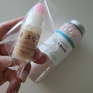 투베이스 어성초 바스붐, 칼리민 바스붐, 식이유황 바스붐 — 5점을 준 리뷰어가 2021년 6월 올린 사용 사진