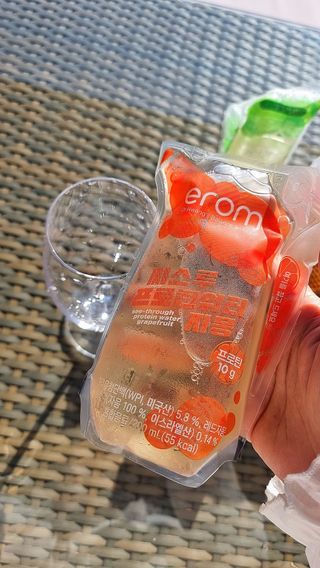 이롬 씨스루 프로틴워터 사과, 자몽 200ml x 12입 — 5점을 준 리뷰어가 2022년 9월 올린 사용 사진