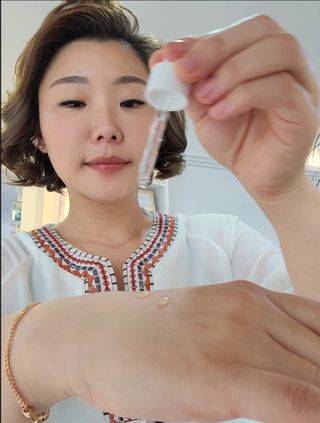 체르엠 스템앤셀 비타민 브라이트닝 에센스 30ml 1개 — 5점을 준 리뷰어가 2021년 8월 올린 사용 사진