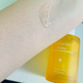 체르엠 스템앤셀 비타민 브라이트닝 에센스 30ml 1개 — 5점을 준 리뷰어가 2021년 9월 올린 사용 사진