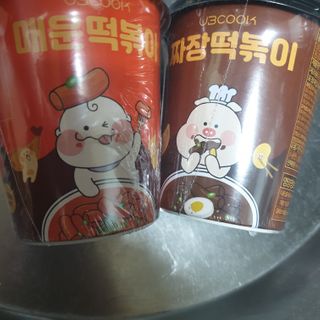 유비쿡 컵떡볶이 매운컵떡볶이2개/ 짜장컵떡볶이 2개  총 4개세트 — 5점을 준 리뷰어가 2021년 2월 올린 사용 사진