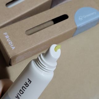 [후르디아] 올리브영 착한보습 비건 립버터 2종 — 5점을 준 리뷰어가 2022년 2월 올린 사용 사진