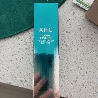[NEW 탄력유턴 아이크림] AHC 유스 래스팅 리얼 아이크림 포 페이스 — 5점을 준 리뷰어가 2021년 2월 올린 사용 사진