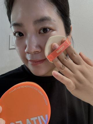 광동생활건강 MF[광동] 비타500✨주름개선·미백·SPF50+🌞퍼펙트쉴드 빅 선쿠션 본품 — 5점을 준 리뷰어가 2024년 5월 올린 사용 사진