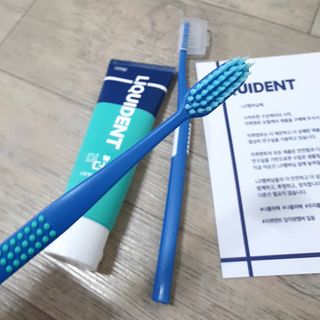 리퀴덴트 오랄케어 온가족용 리퀴덴트 더더 오랄케어 무불소 치약 + 임상시험완료 이중 미세 엠보싱 칫솔 올데이세트 — 4.5점을 준 리뷰어가 2020년 12월 올린 사용 사진