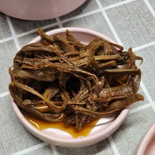 하나마이 [마마쿡] 전 청와대 천상현 셰프의 밑반찬  5종세트(소고기 장조림+연근조림+진미채+간장김자반+새우김자반) — 5점을 준 리뷰어가 2023년 4월 올린 사용 사진