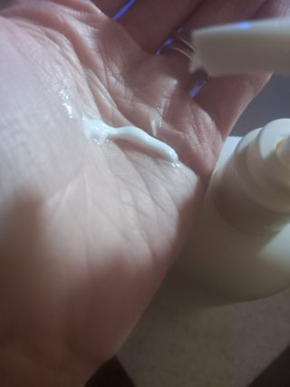 [위켄더스] 끈적임 없이 수분감을 채워주는 핸드& 바디로션 1종 랜덤발송 — 5점을 준 리뷰어가 2022년 5월 올린 사용 사진