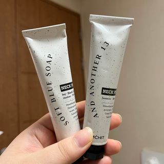 멈칫(MUMCHIT) 넥퍼퓸 NECKPERFUME 2가지 향 — 5점을 준 리뷰어가 2021년 11월 올린 사용 사진