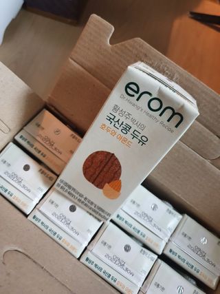 이롬 erom 황성주박사의 국산콩 두유 호두와 아몬드 — 4.5점을 준 리뷰어가 2020년 12월 올린 사용 사진