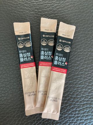 서울약사신협_투데이홍삼정플러스스틱_10g x 30포 — 5점을 준 리뷰어가 2021년 6월 올린 사용 사진