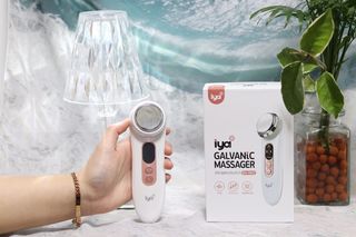 올인원 피부관리 이야 갈바닉 마사지기 — 5점을 준 리뷰어가 2023년 3월 올린 사용 사진