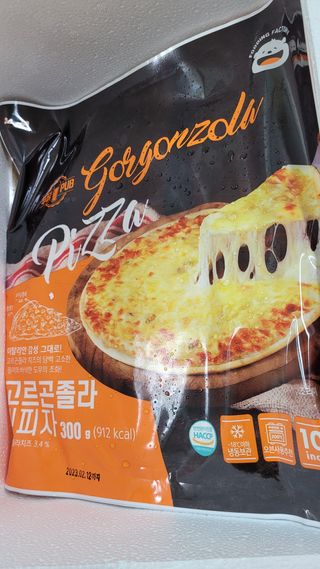 [푸딩팩토리] 10인치 씬피자 3종 택2_베샤멜 고르곤졸라/불고기/고르곤졸라 — 4.5점을 준 리뷰어가 2022년 5월 올린 사용 사진