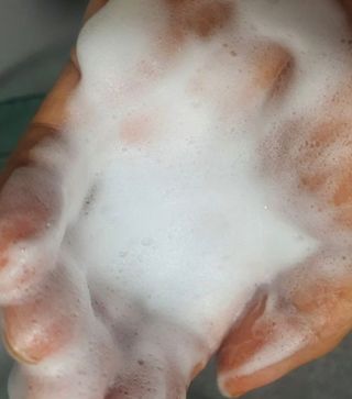르핸스 퍼포밍 5 샴푸 비반트 포렛/베티버 포그 — 5점을 준 리뷰어가 2022년 12월 올린 사용 사진