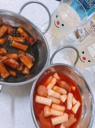 유비쿡 컵떡볶이 매운컵떡볶이2개/ 짜장컵떡볶이 2개  총 4개세트 — 5점을 준 리뷰어가 2021년 2월 올린 사용 사진