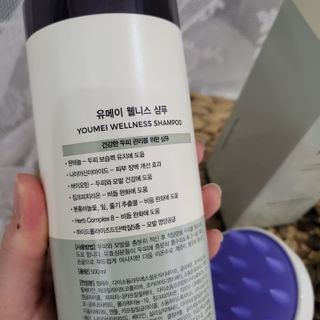유메이 웰니스 샴푸 + 유메이 스칼프 브러쉬 — 5점을 준 리뷰어가 2021년 12월 올린 사용 사진