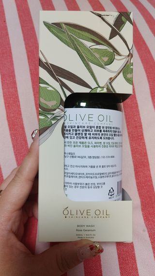 올리브 오일 스킨케어 컴퍼니 [OOSC] 향기로운 보습 로즈 제라늄 바디워시 500ml — 5점을 준 리뷰어가 2021년 5월 올린 사용 사진