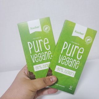 당류2g 자일리톨로 단맛을낸 슈카 퓨어비건 무설탕초콜릿 Xucker vegan 2개입 — 5점을 준 리뷰어가 2021년 4월 올린 사용 사진