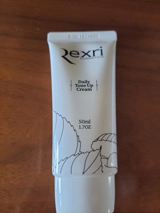 렉스리 데일리 톤업 크림 Rexri Daily Tone Up Cream — 5점을 준 리뷰어가 2022년 10월 올린 사용 사진
