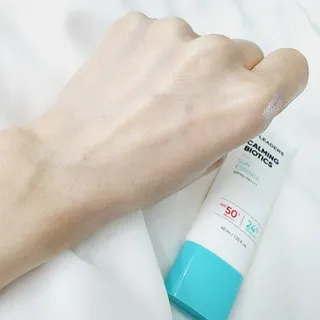 리더스코스메틱 리더스 카밍 바이오틱스 선 에센스 SPF 50+ PA++++ — 5점을 준 리뷰어가 2022년 7월 올린 사용 사진