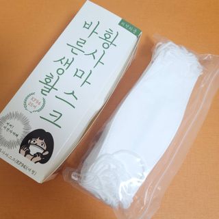 위케어 KF94 마스크 숨쉬기편한 귀안아픈마스크 국산원부자재 사용 식약처 승인 마스크 — 5점을 준 리뷰어가 2021년 4월 올린 사용 사진
