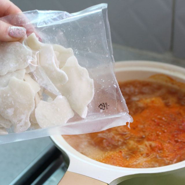 [푸딩팩토리] 얼큰김치수제비 350g  / 우삼겹 김치찌개 185g 리뷰 사진