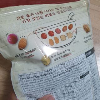 씨알푸드 씨알로 그래놀라 2종 후르츠+크랜베리 아몬드 — 5점을 준 리뷰어가 2022년 7월 올린 사용 사진