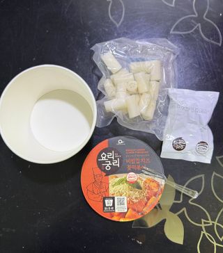 나우  [요리궁리] B타입 ( 매콤, 치즈, 매콤까르보 ) 꽃떡볶이 6개입 세트 — 4점을 준 리뷰어가 2025년 3월 올린 사용 사진