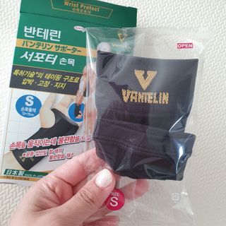 반테린서포터 손목 — 4.5점을 준 리뷰어가 2021년 5월 올린 사용 사진