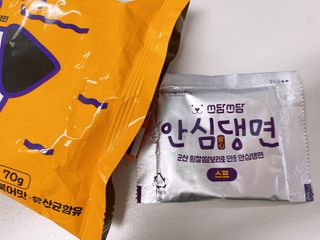 안심댕면 강아지라면 5봉지+쓰담쓰담 종합영양제 2스틱 샘플 증정 — 4점을 준 리뷰어가 2022년 8월 올린 사용 사진