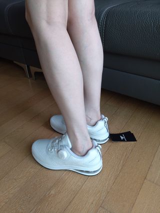 다운블로우 여성 골프화 에어메쉬 다이얼 스포츠 골프 러닝 워킹 운동화 DB 1300 — 5점을 준 리뷰어가 2024년 7월 올린 사용 사진