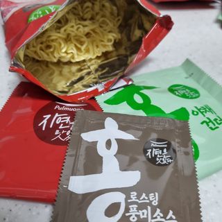 [풀무원] 자연은맛있다 정면, 백면, 홍면  세트 — 5점을 준 리뷰어가 2021년 4월 올린 사용 사진