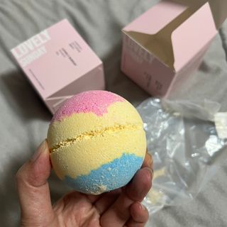 소담스퀘어 상암 Evreryday Bath Bomb Day7(에브리데이 배쓰밤 데이7) / 7종 중 2종 랜덤발송 — 4.5점을 준 리뷰어가 2022년 11월 올린 사용 사진