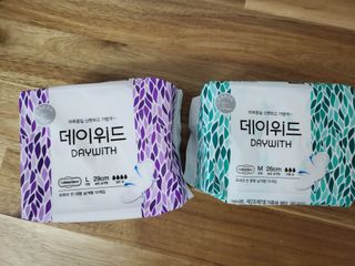 나무드 [데이위드] 국내생산 생리대 가벼운 초 슬림핏 프레쉬 씬 순면커버 생리대 10개입X1팩 — 4점을 준 리뷰어가 2021년 10월 올린 사용 사진