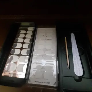 데싱디바 글레이즈 젤네일 스프링 프렌치 네일_5종 중 택 1 — 3점을 준 리뷰어가 2021년 9월 올린 사용 사진