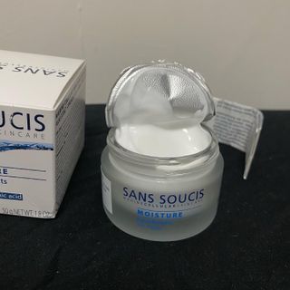 산수시 아쿠아 베네핏 24h 수부지 물광 속건조 수분크림 50ml — 5점을 준 리뷰어가 2021년 6월 올린 사용 사진