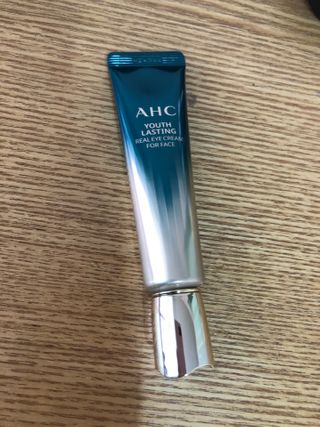 [NEW 탄력유턴 아이크림] AHC 유스 래스팅 리얼 아이크림 포 페이스 — 5점을 준 리뷰어가 2021년 3월 올린 사용 사진