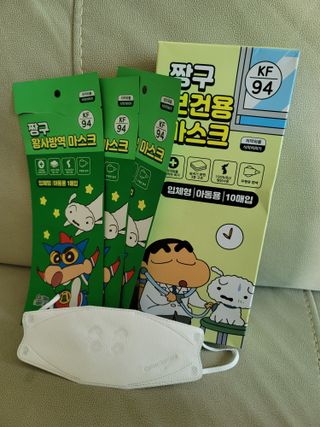 [숨그림]  덴탈마스크 짱구 우리아이 그리고 내가 쓰는 믿을수있는 케릭터 마스크  16종 — 5점을 준 리뷰어가 2021년 10월 올린 사용 사진