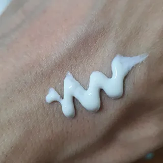 리더스코스메틱 리더스 카밍 바이오틱스 선 에센스 SPF 50+ PA++++ — 5점을 준 리뷰어가 2022년 7월 올린 사용 사진