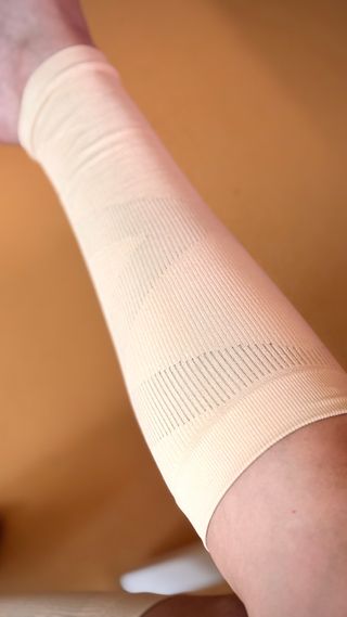 주식회사 땡스마이파트너 [구매평] 땡스마이레그 의료용 종아리압박밴드 다리붓기 혈액순환 압박스타킹 — 5점을 준 리뷰어가 2025년 5월 올린 사용 사진