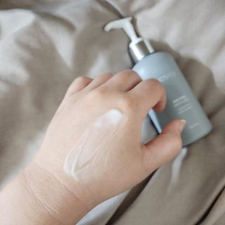 엠디스픽 무향 바리스타 핸드크림 울트라 고보습 대용량 펌핑 245g — 5점을 준 리뷰어가 2023년 1월 올린 사용 사진